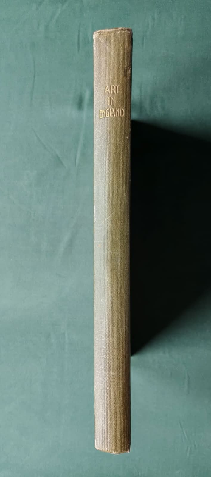 Art in England Elizabethan Stuart Periods – spine gilt lettering